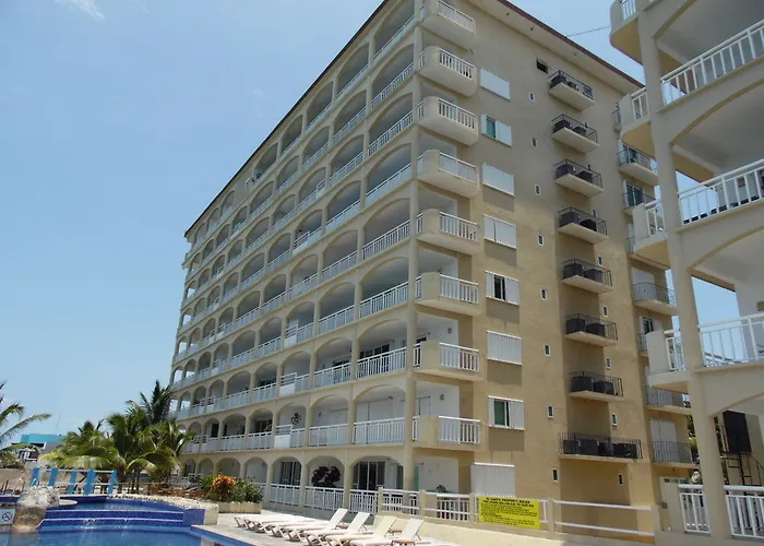 El Cantil Condominiums Resort